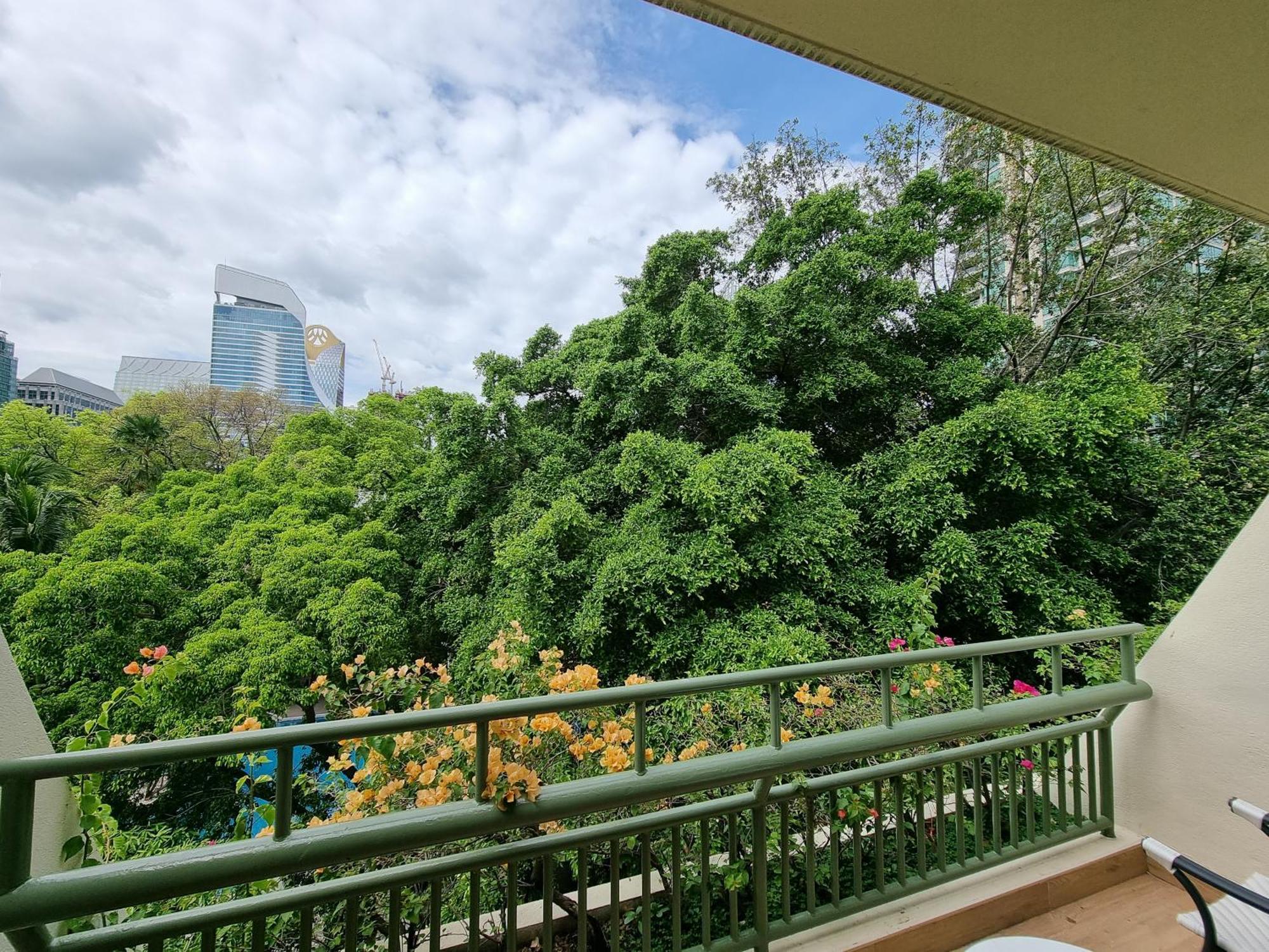 Moevenpick Hotel Bangkok Ploenchit Bdms Exterior foto